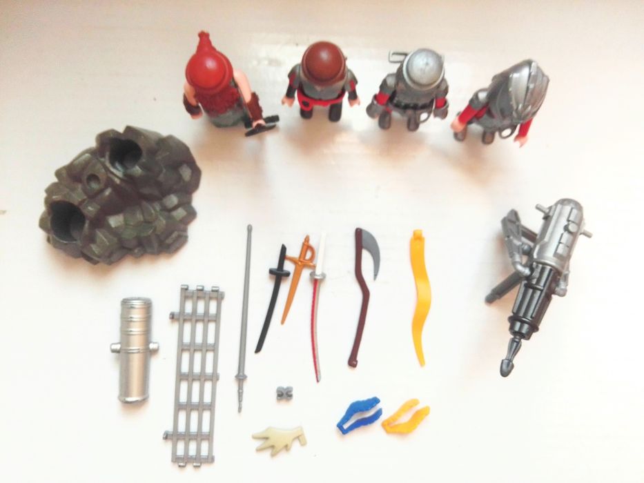 Playmobil Forte Escudo e bonecos.Leia descrição do anúncio .Tudo 40€ .