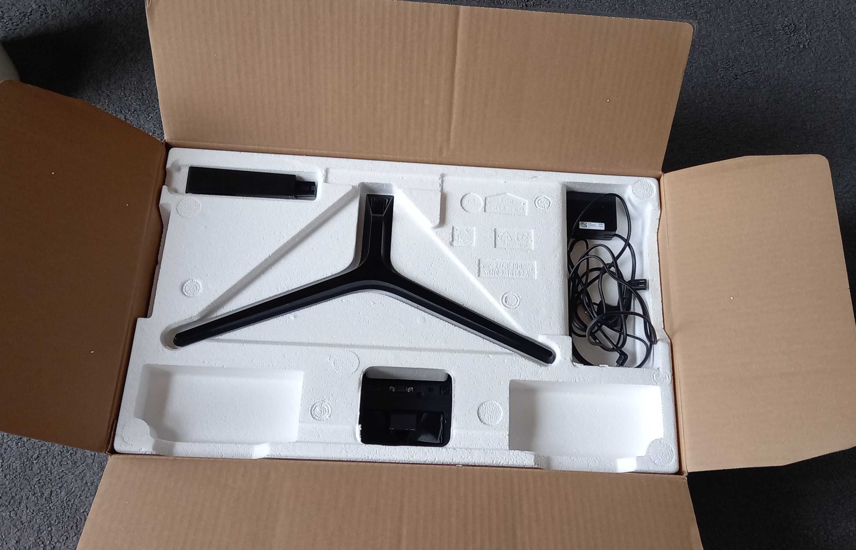 Monitor Samsung C27F  27 cali zakrzywiony. Jak nowy.