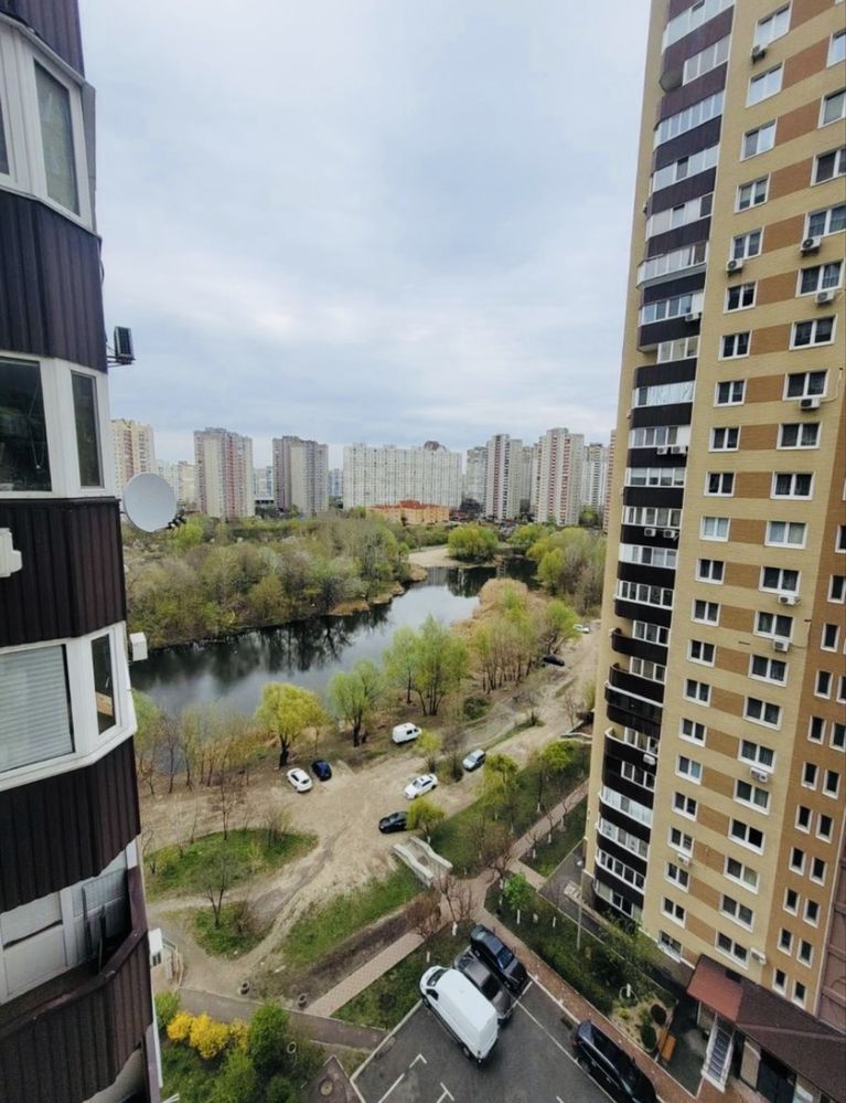 Метро Позняки, Осокорки вул.Урлівська