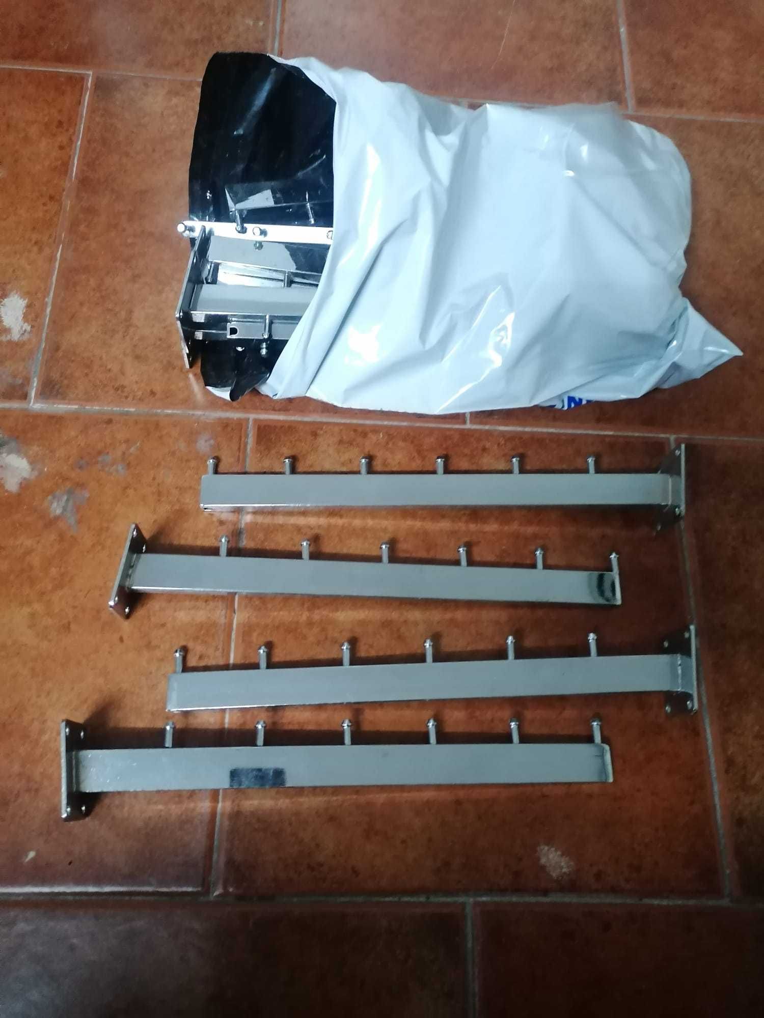 Suportes, cabides de parede para roupa. 12 unidades