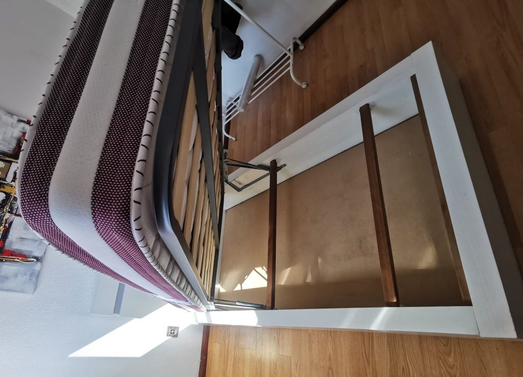 Cama de solteiro com estrado elevatório