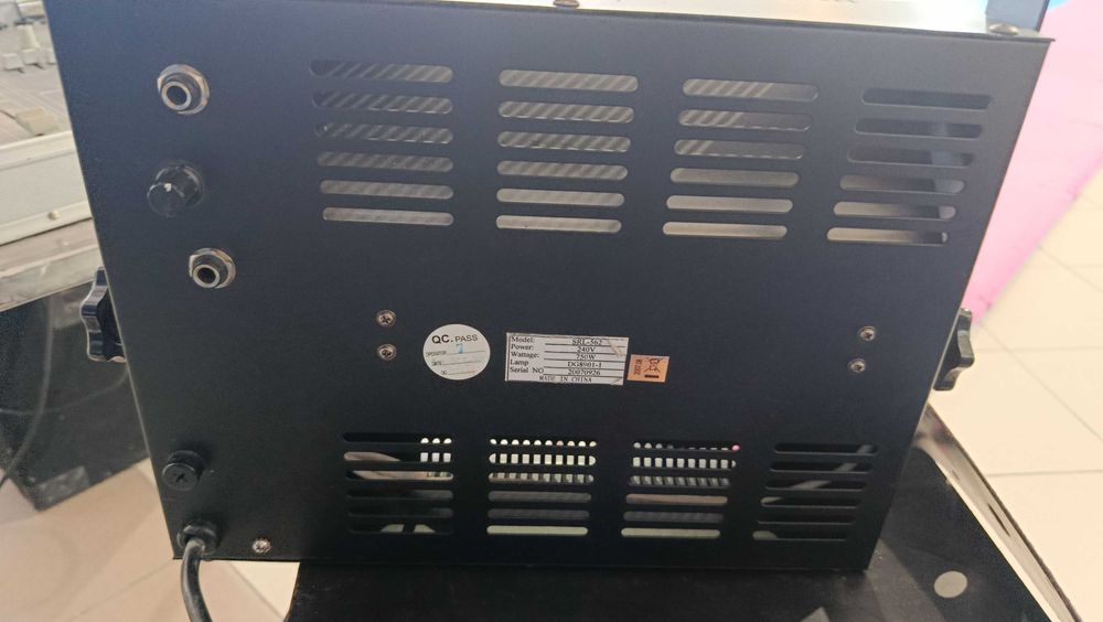 Strobe 750W regulável manualmente na rapidez da sequência