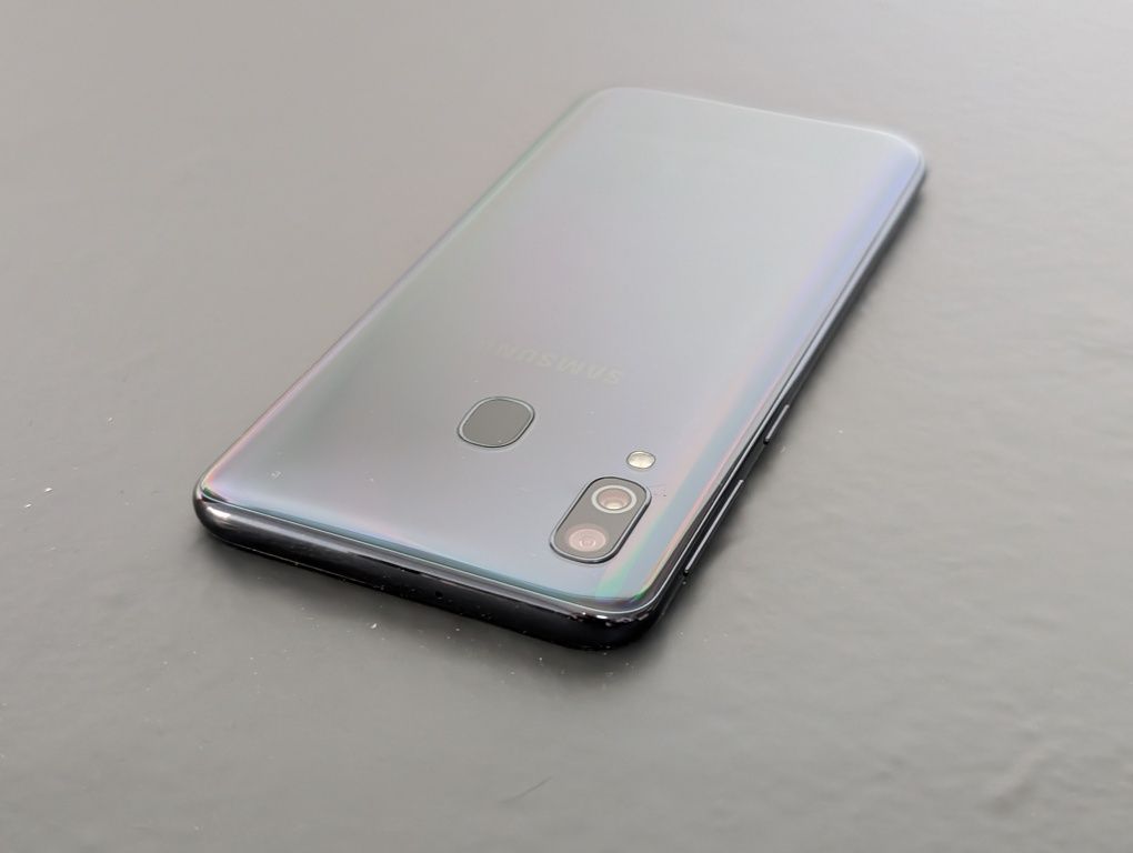 Samsung A40 4/64 dual sim