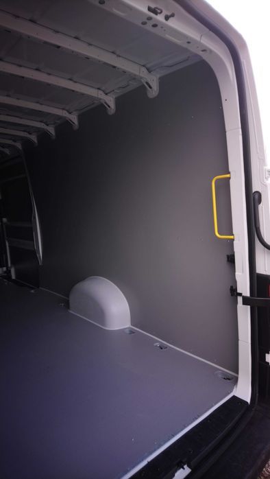 Profesjonalna zabudowa samochodu dostawczego VW Crafter L5H3