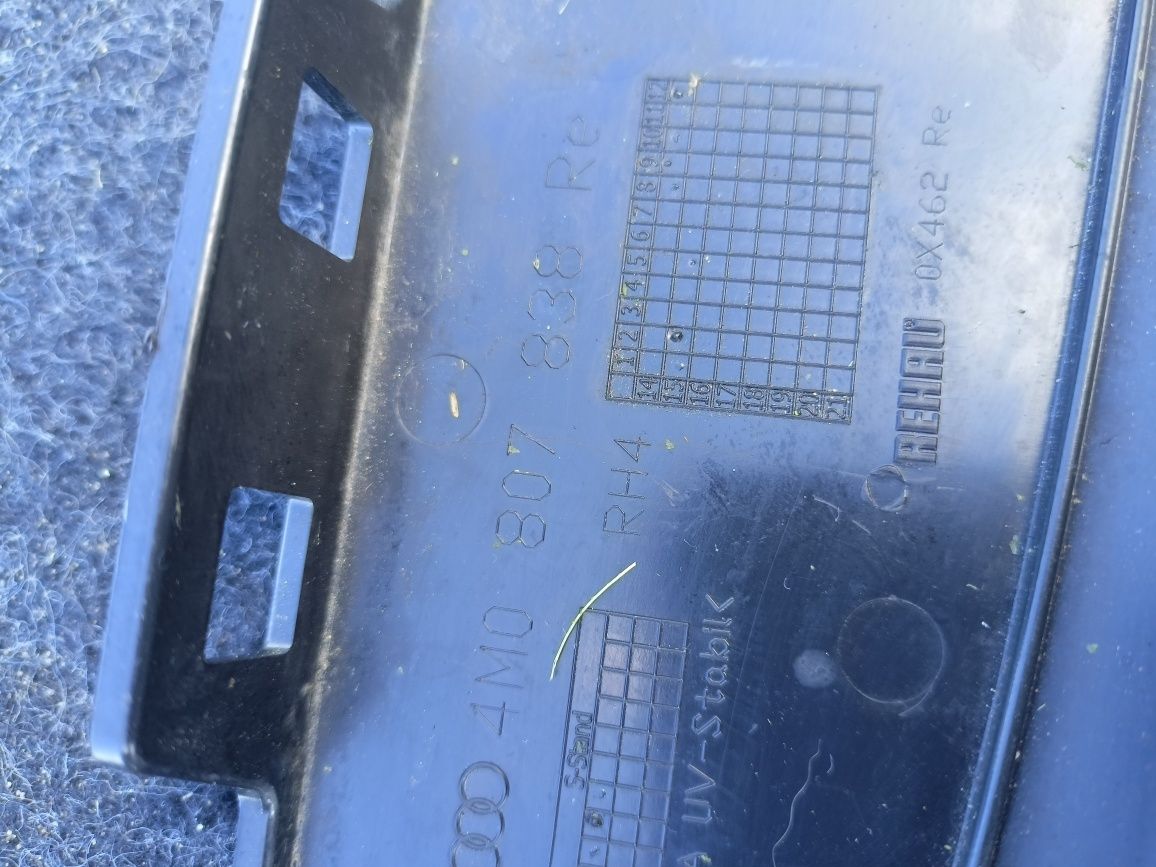 Audi Q7 4M0 przesłona osłona zaslepka maskownica zderzaka przód