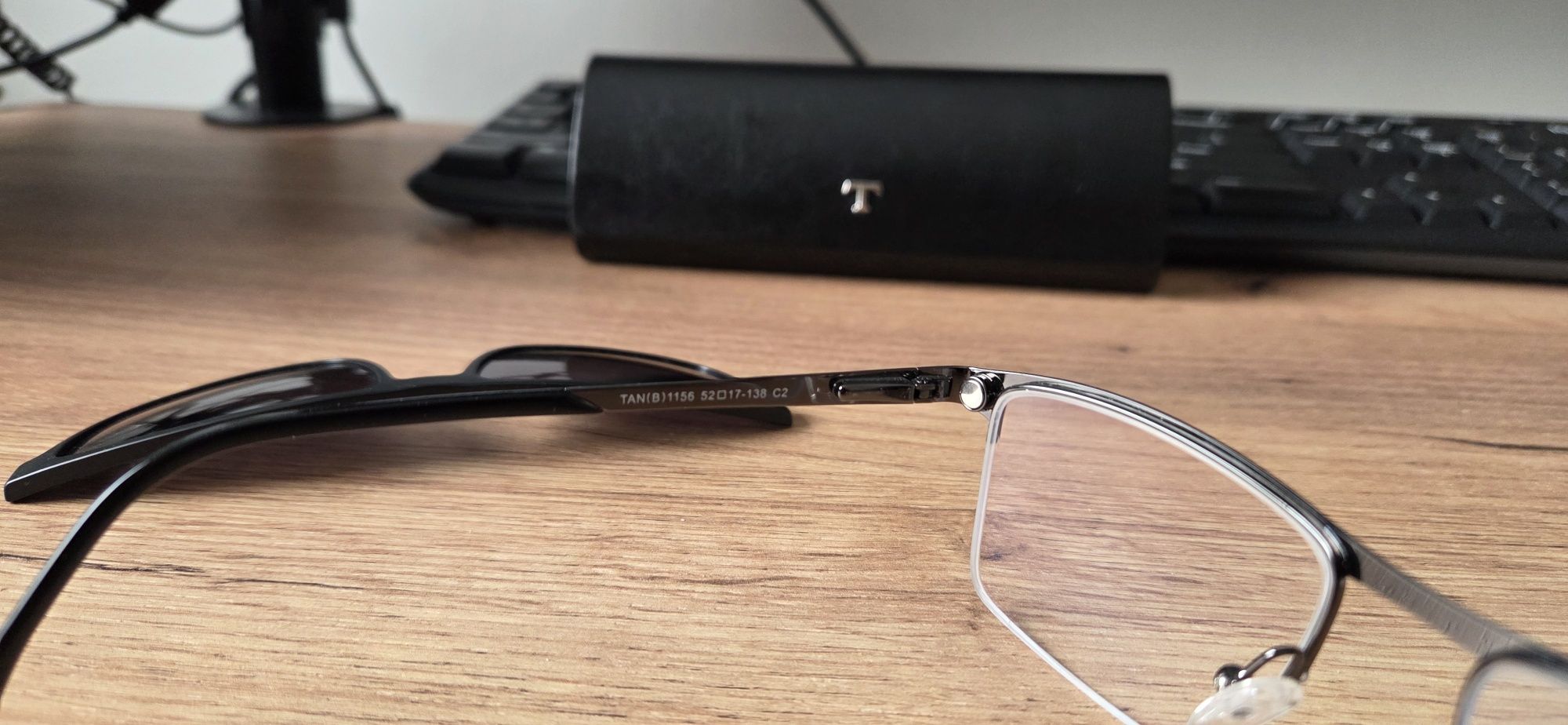 Okulary TAN,  -0,75 oba szkła. Nowe + nakładki przeciwsłoneczne.