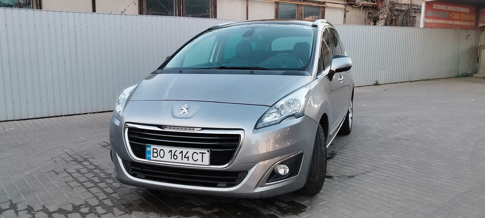 PEUGEOT 5008 Allure