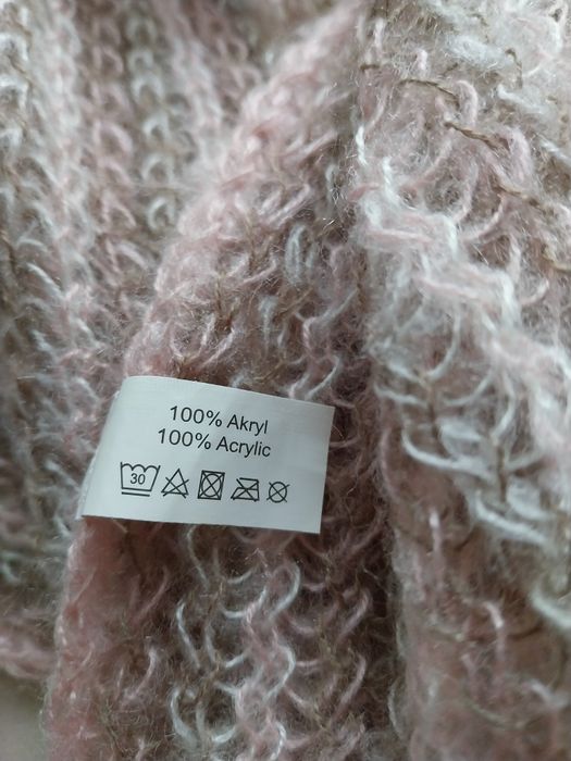 Ciepły szalik z frędzlami