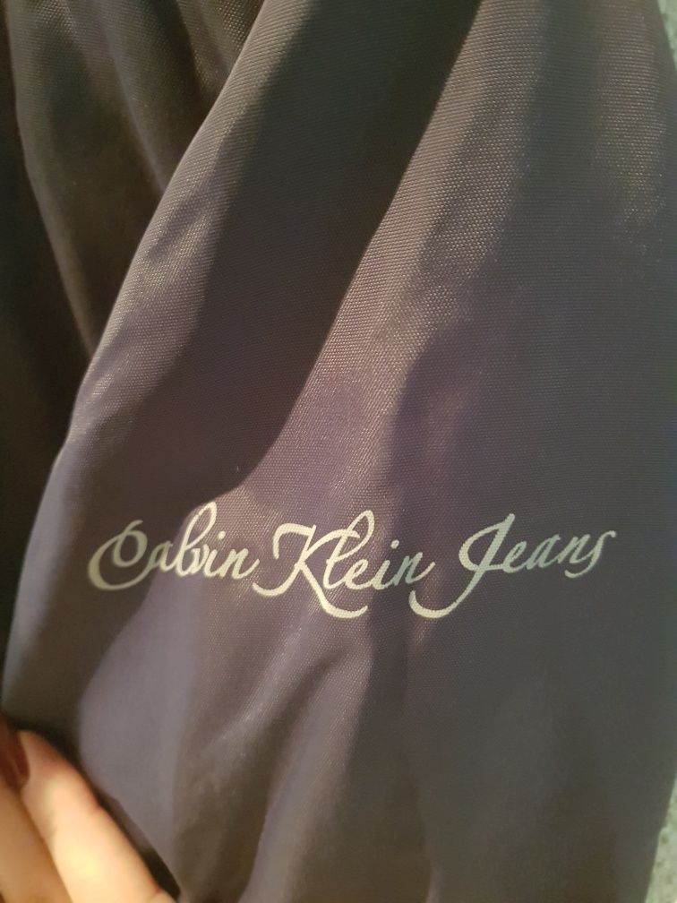 Kurtka Calvin Klein Jeans rozmiar S. Fiolet, śliwkowa.