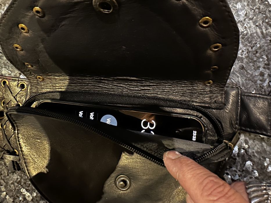 Bolsa de cintura em pele