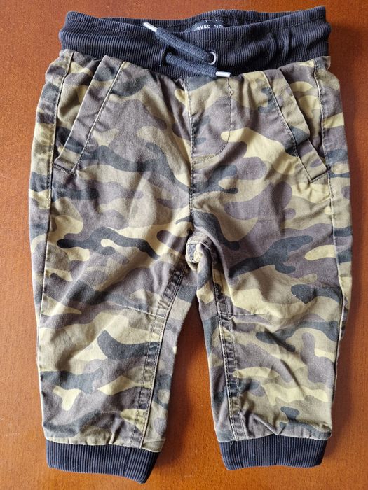 Spodnie chłopięce joggery moro na 74 cm wzrostu Reserved