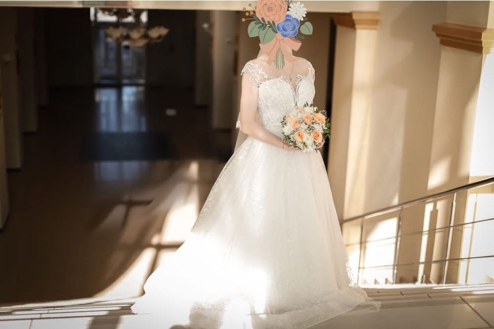 Весільна сукня з поясом