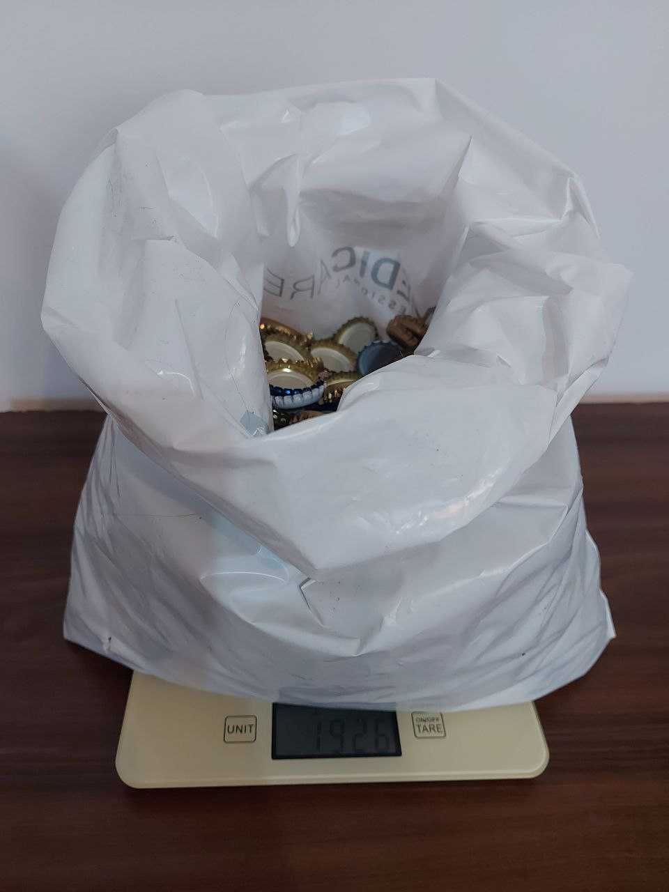 Kapsli od piwa 920 zstuk różne idealny stan 2 kg Amber Miłosław Kozel