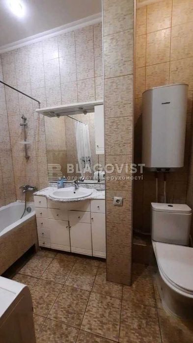 Продається 2-кімнатна квартира в центрі вул. Саксаганського 36