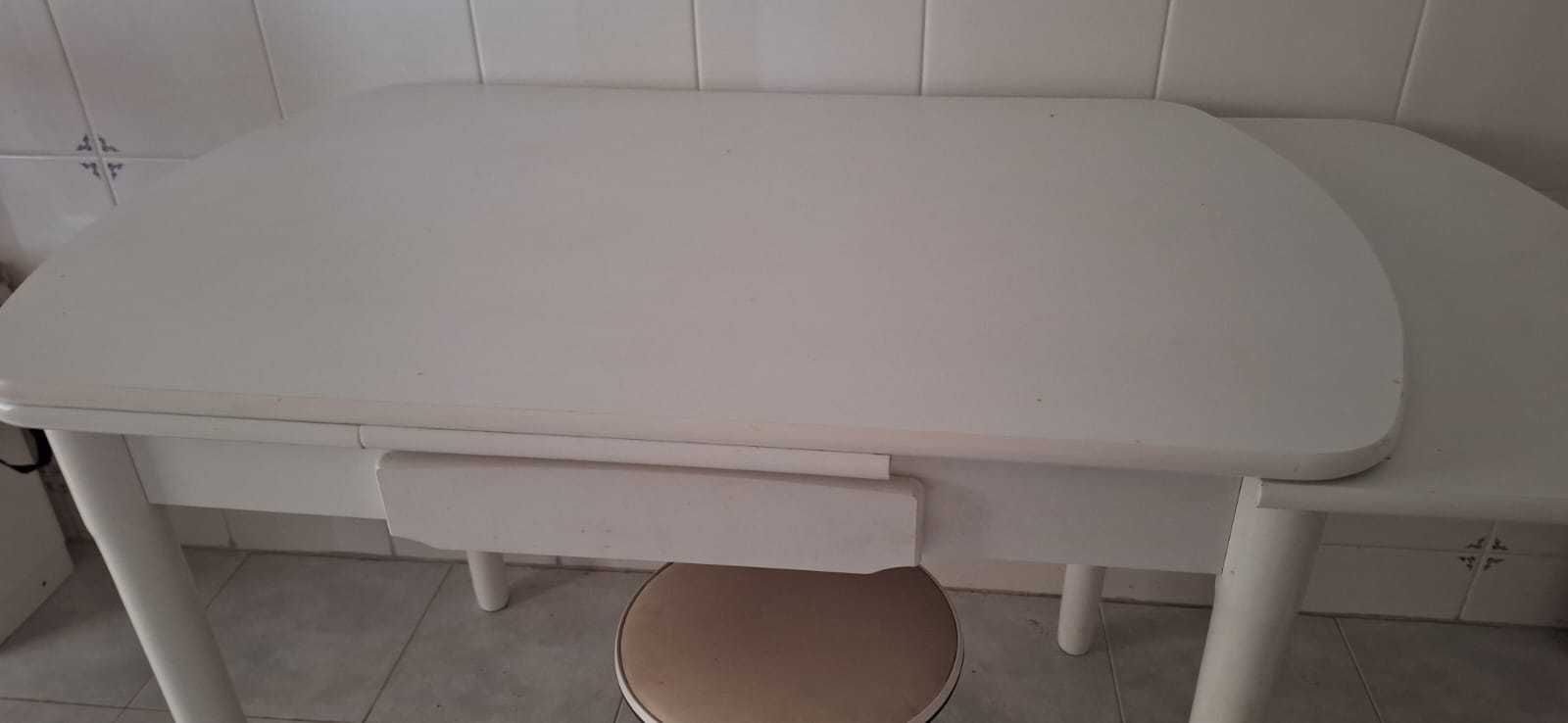 Mesa de cozinha extensível