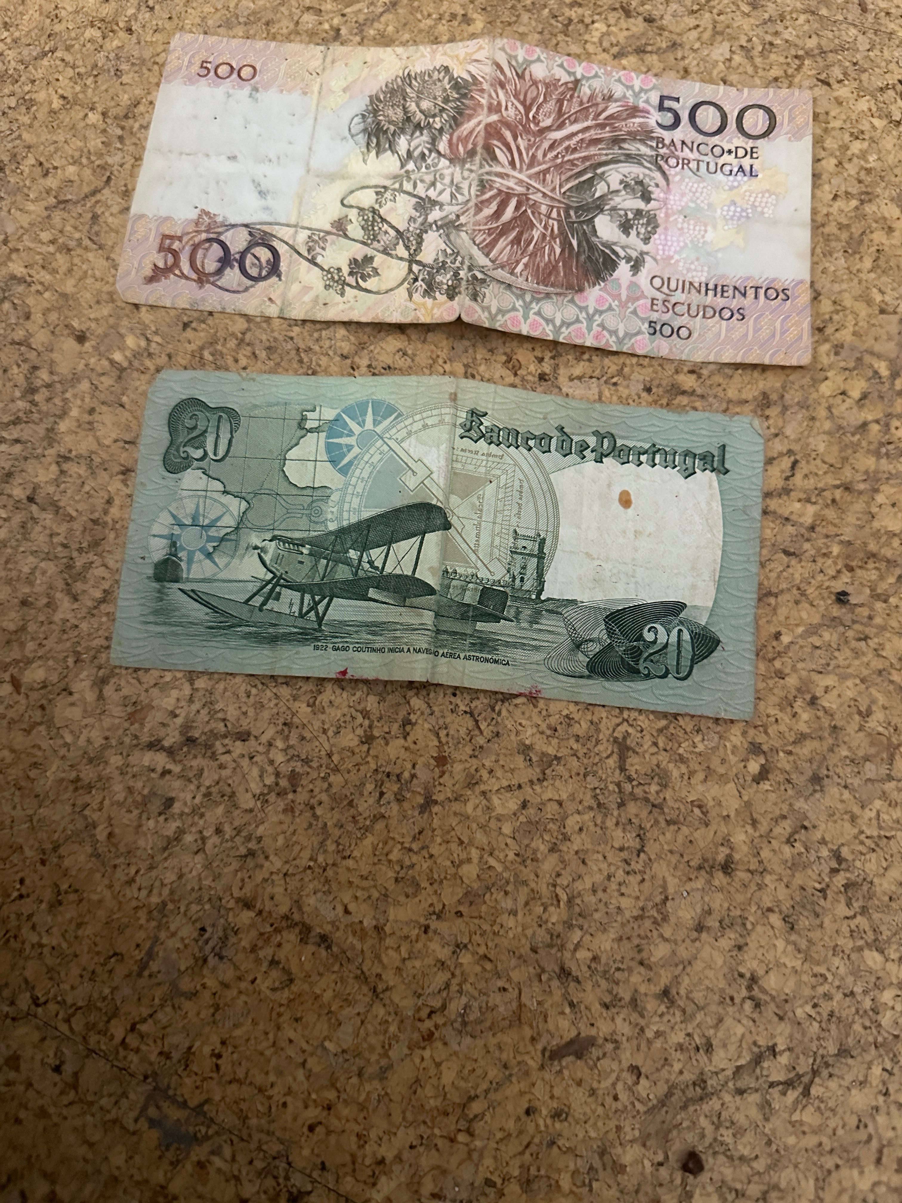 Notas antigas Escudos – 20$00 (1978) e 500$00 (Almeida Garrett)