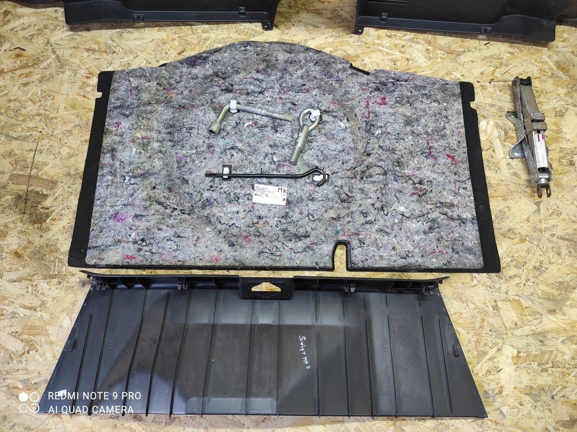 Коврик багажника обшивка арок пластик на замок багажника swift mk7