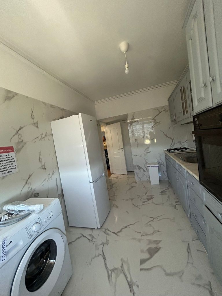 Alugo quarto de casal a 3 minutos da estacao de comboio de Monte abrao