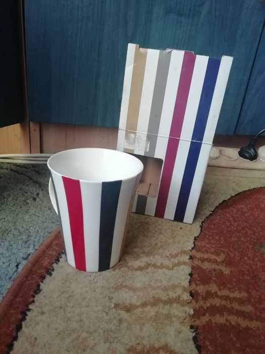 Kubek w paski porcelana