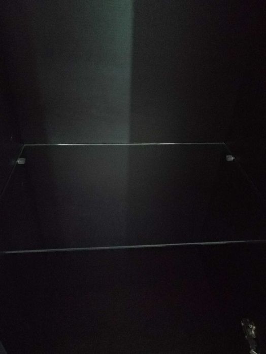 Móvel vitrine preto