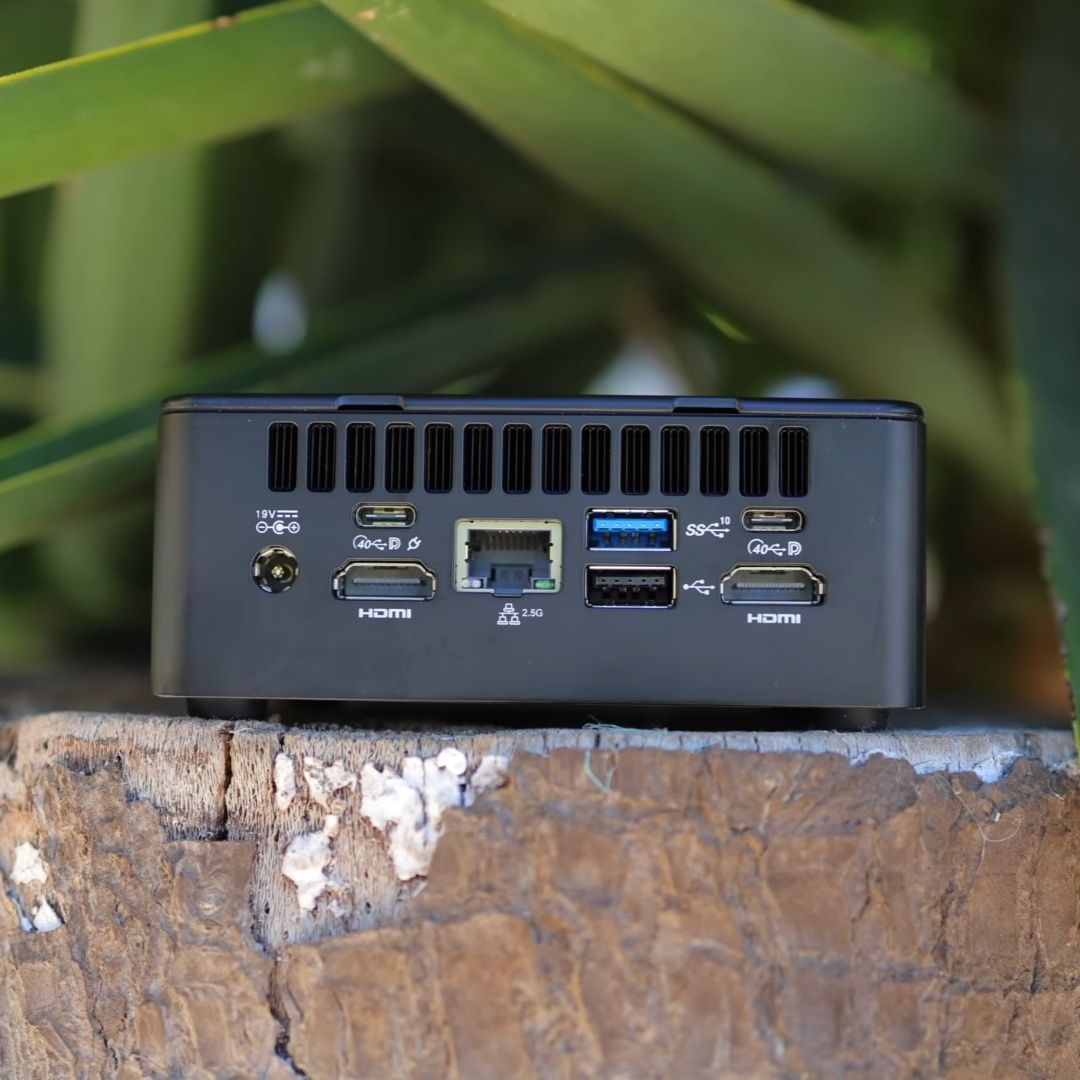 Geekom Mini IT 15 - Intel Ultra 9 285H