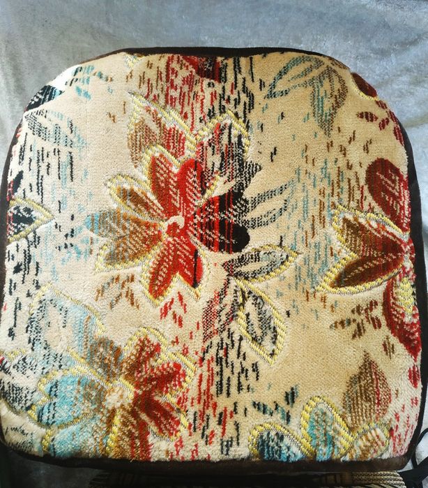 Бархотные чехлы на табуретки.