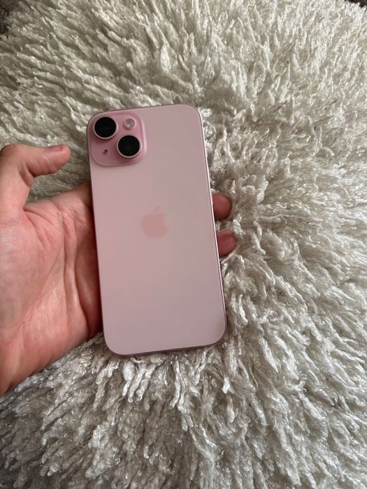 iPhone 15 bardzo ładny