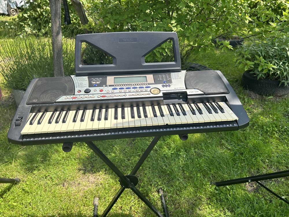 Yamaha PSR + kolumny Peavey