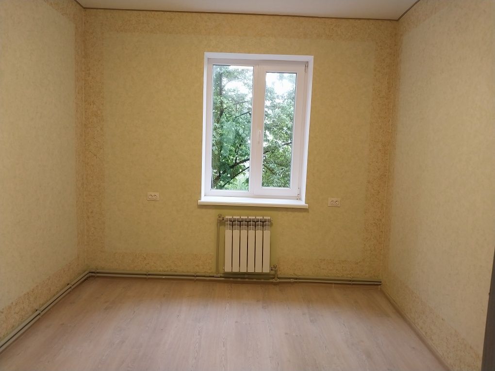 Продам будинок біля річки.
