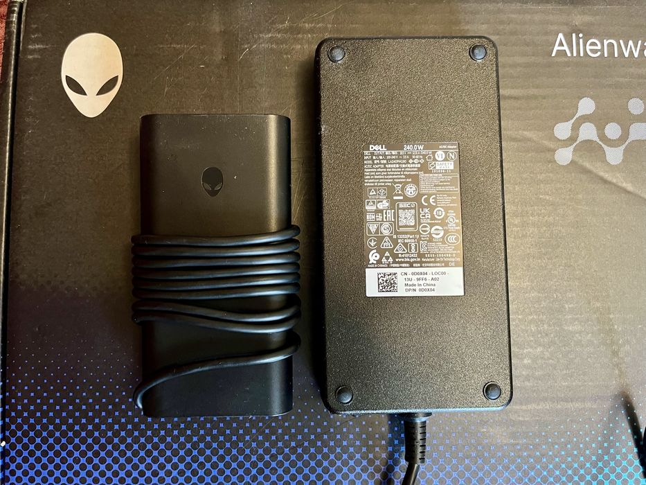 Оригінал Alienware 240w Charger DA240PM200