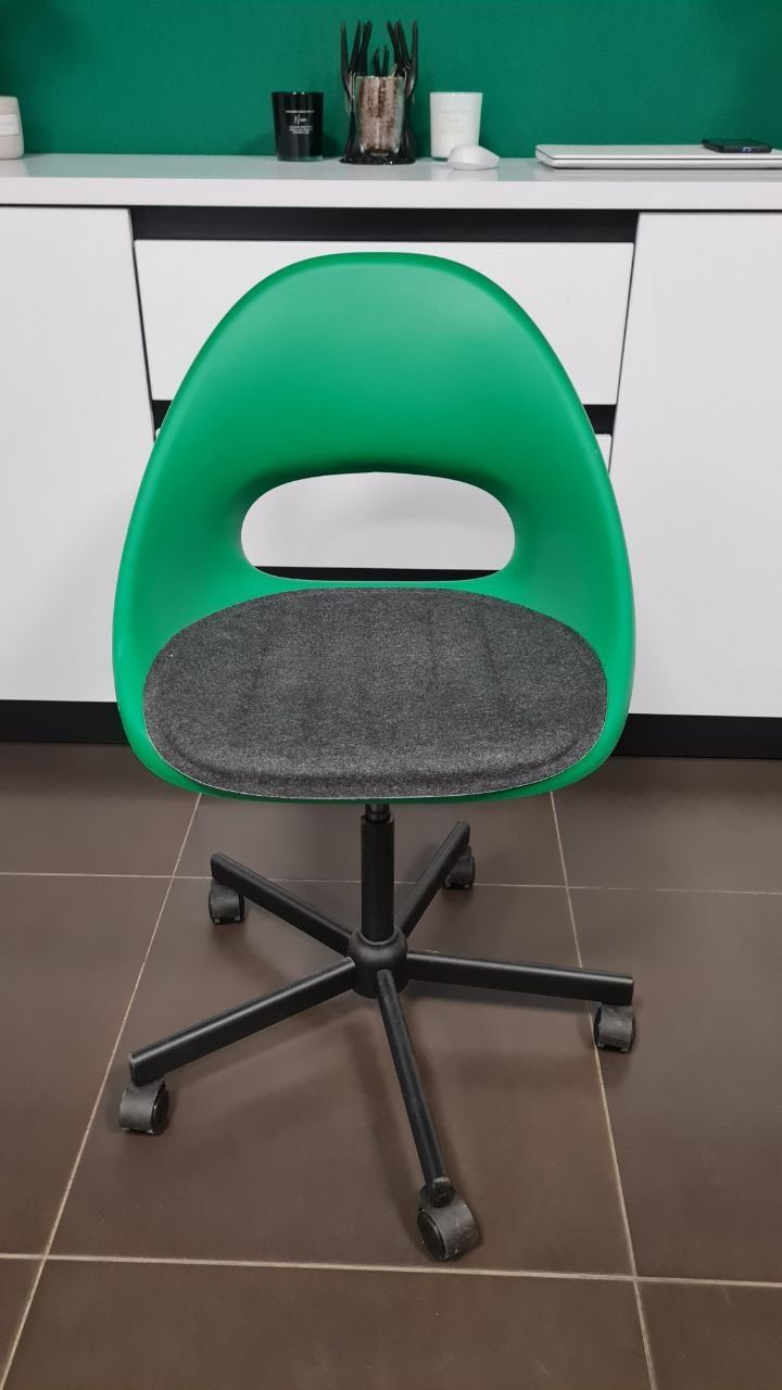 Стілець. Офісний стілець.