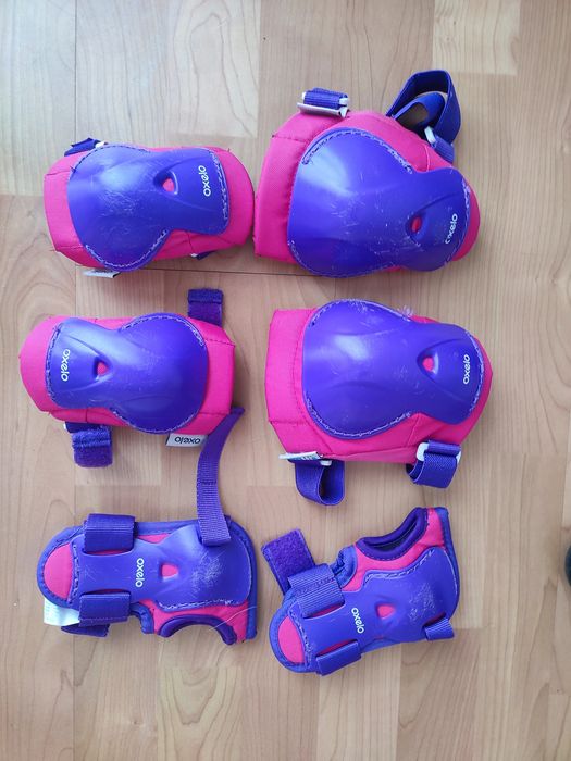 Patins, capacete joelheiras, cotoveleiras e proteção de mãos