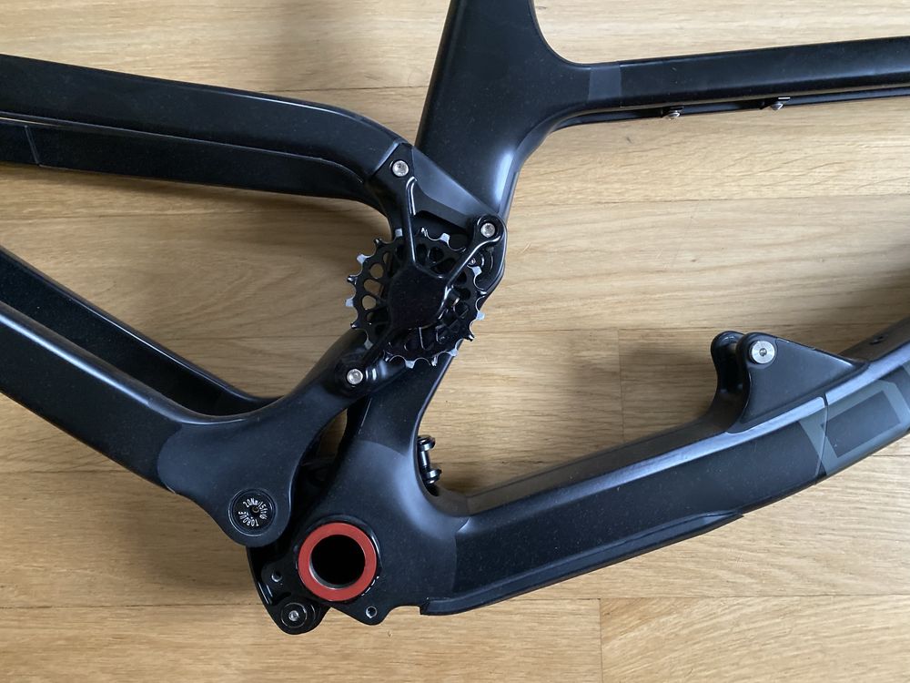 Deviate Highlander rama 150 HighPivot 29" Large Enduro Trai Carbon