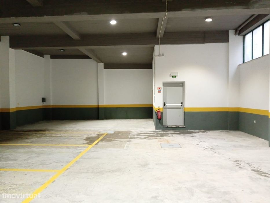 Lugar de estacionamento, Av. António José de Almeida, 277 Viseu