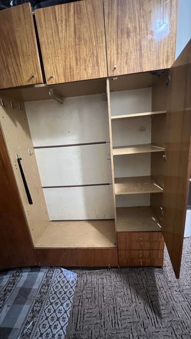 Шафа для одягу в коридор