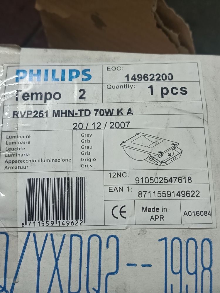 Прожектор PHILIPS tempo rvp