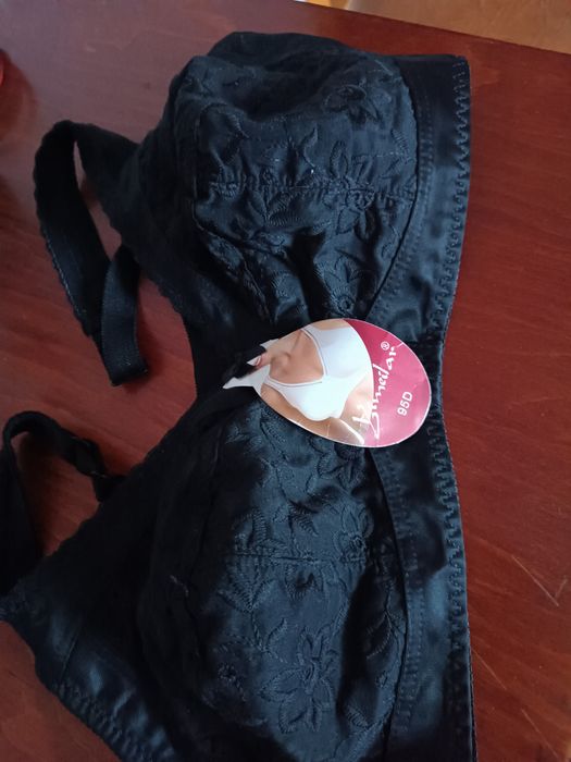 Бюстгальтер жіночій розмір Д без кісточок , частковох/б