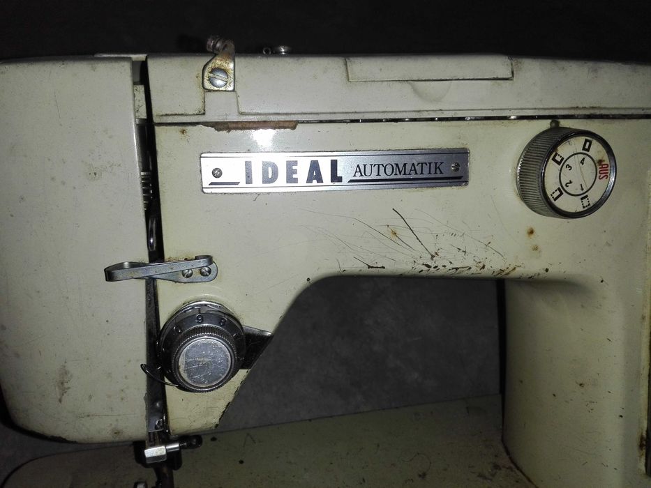 Vendo uma maquina de costura