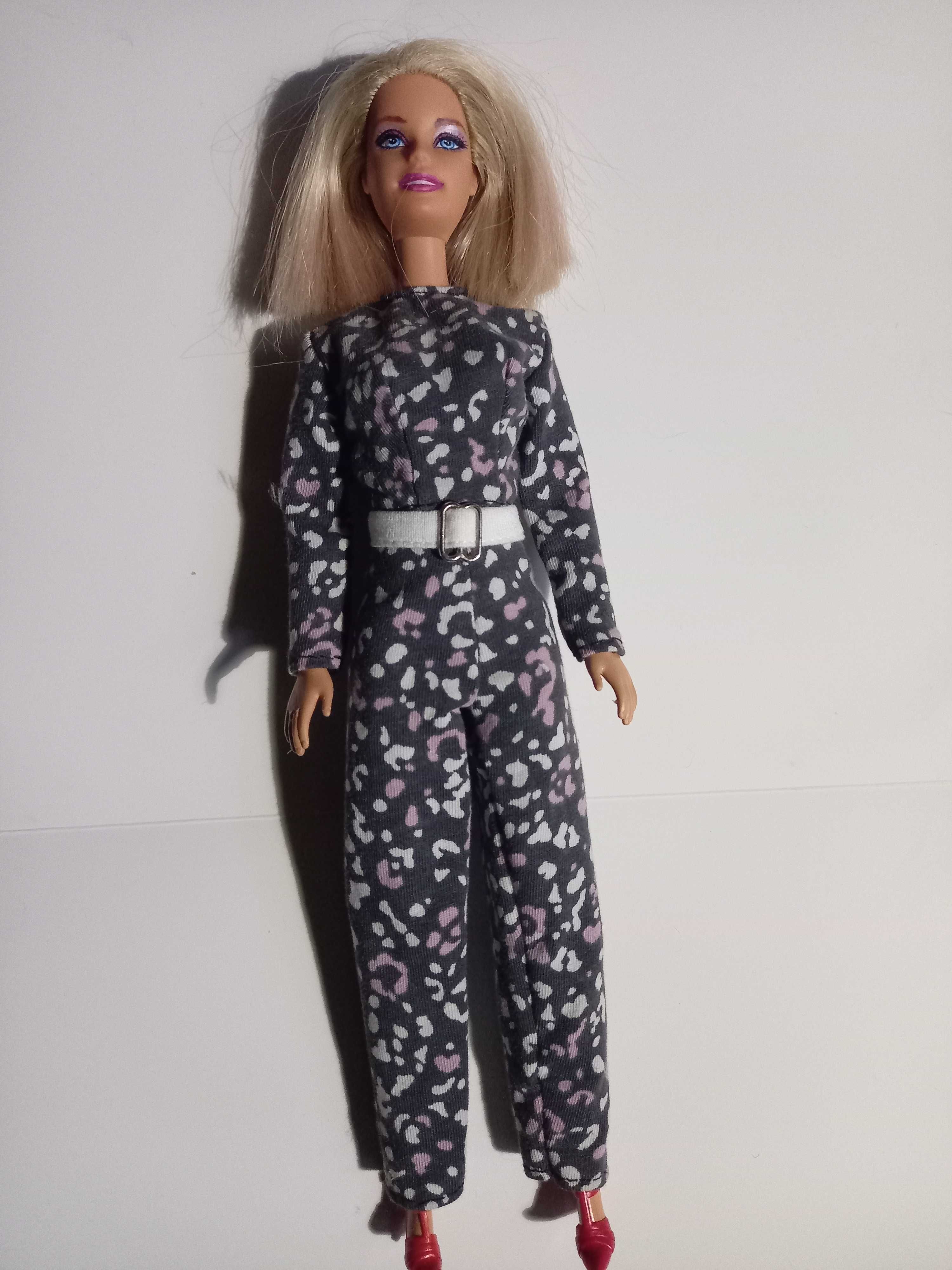 lalka barbie w kombinezonie