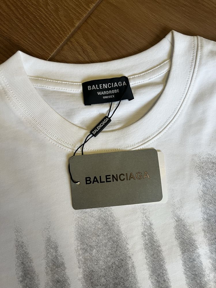 T-shirt balenciaga white,new,size:S,M,L