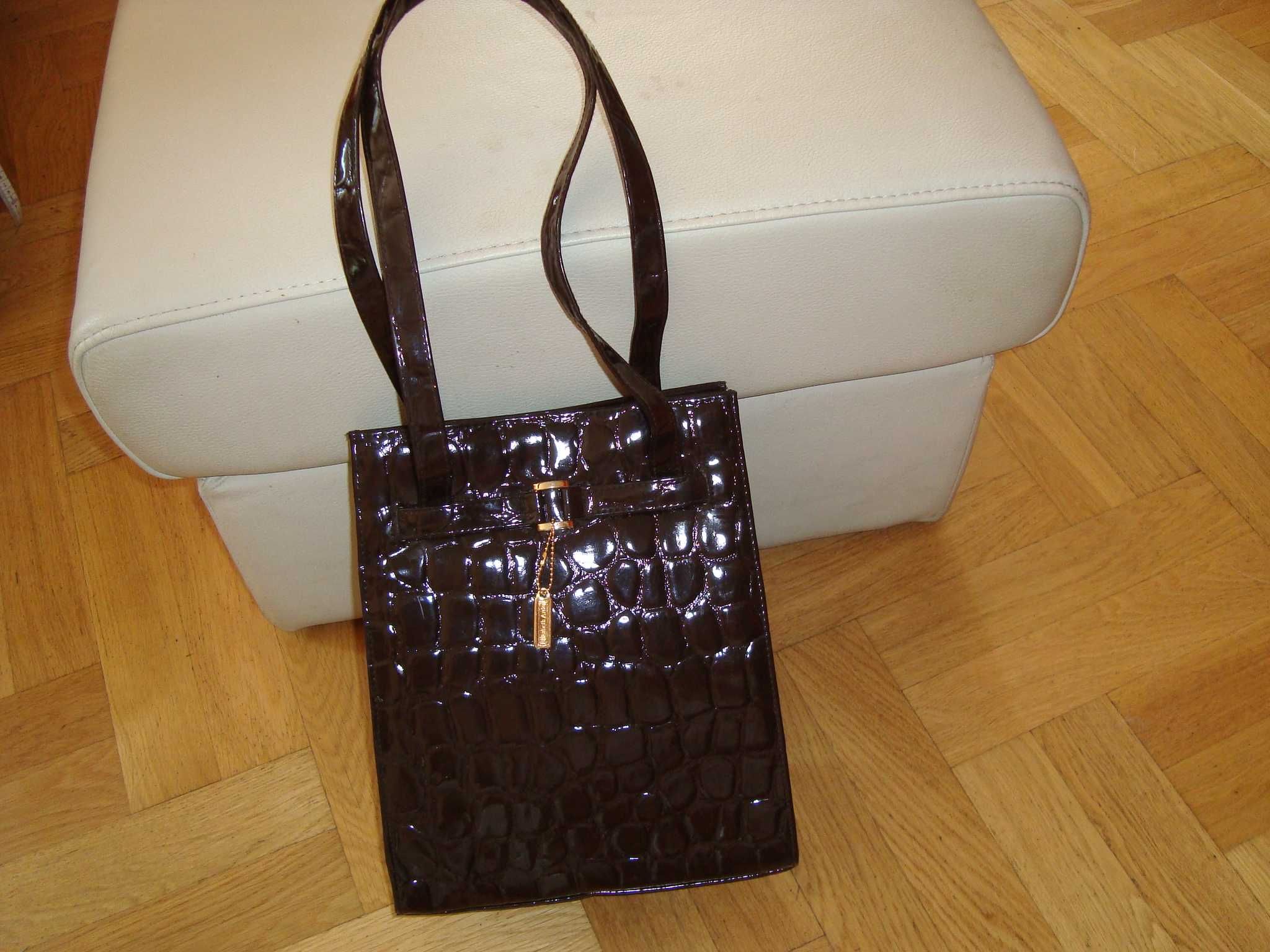 torebka elegancka  Elizabeth Arden- kolor czekoladowo-brązowy