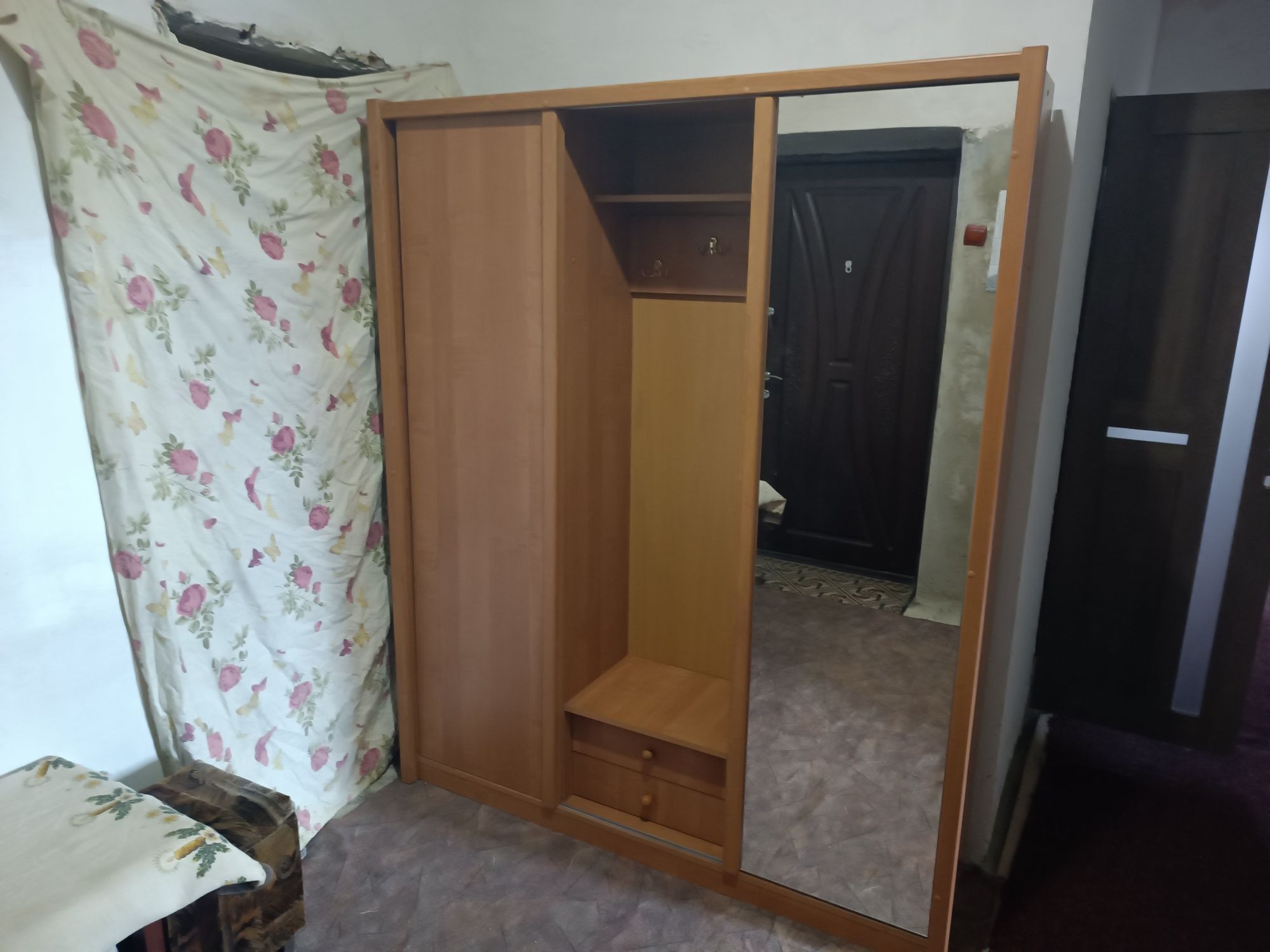 Продається Прихожа , гардероб