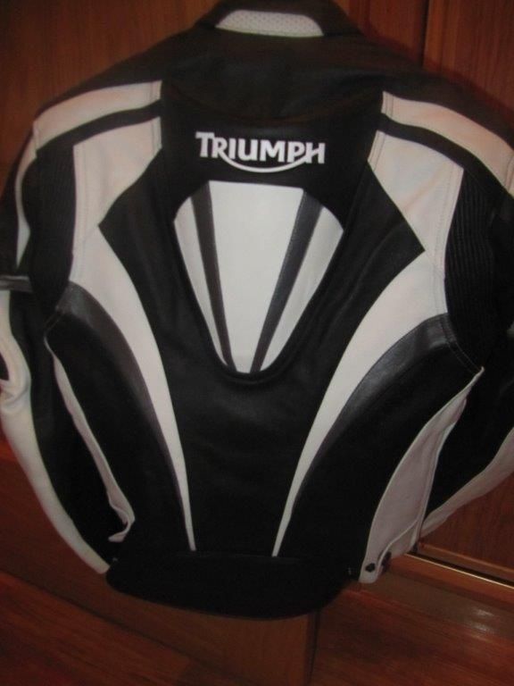 Blusão Triumph Cobra em pele "S" novo com etiqueta