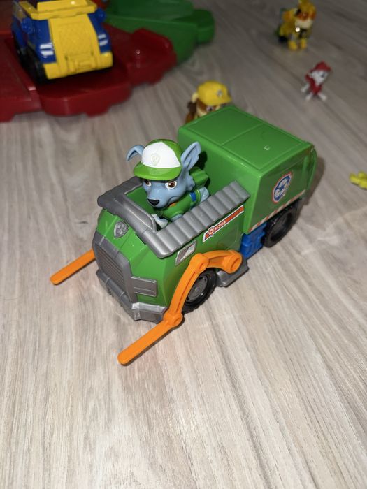 Машинки з героями щенячого патруля