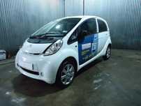 Peugeot IOn de 2011 só ás peças