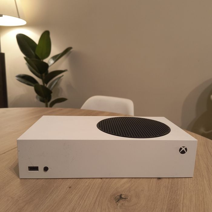 Konsola Xbox Series S + 2 pady