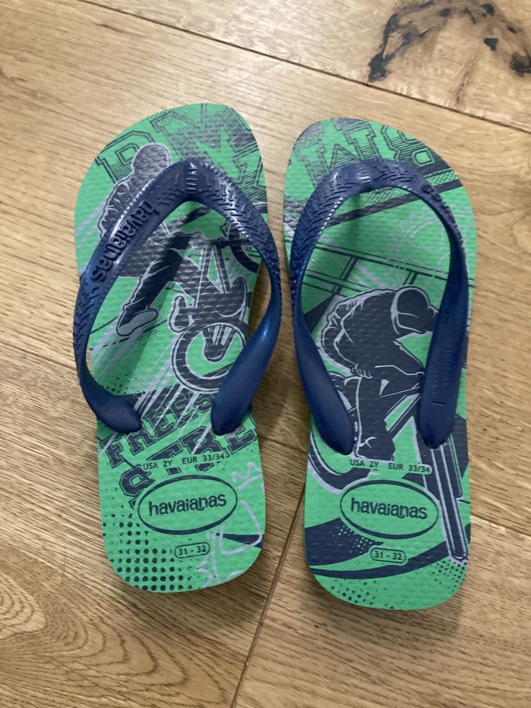 4 pares de Havaianas de crianca em bom estado