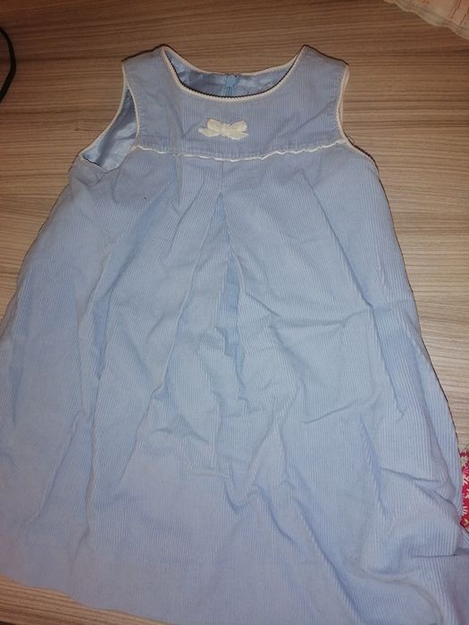 Roupa de menina impecável