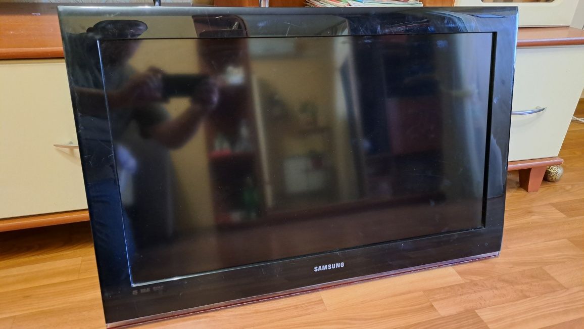 Телевізор Samsung LE32B530