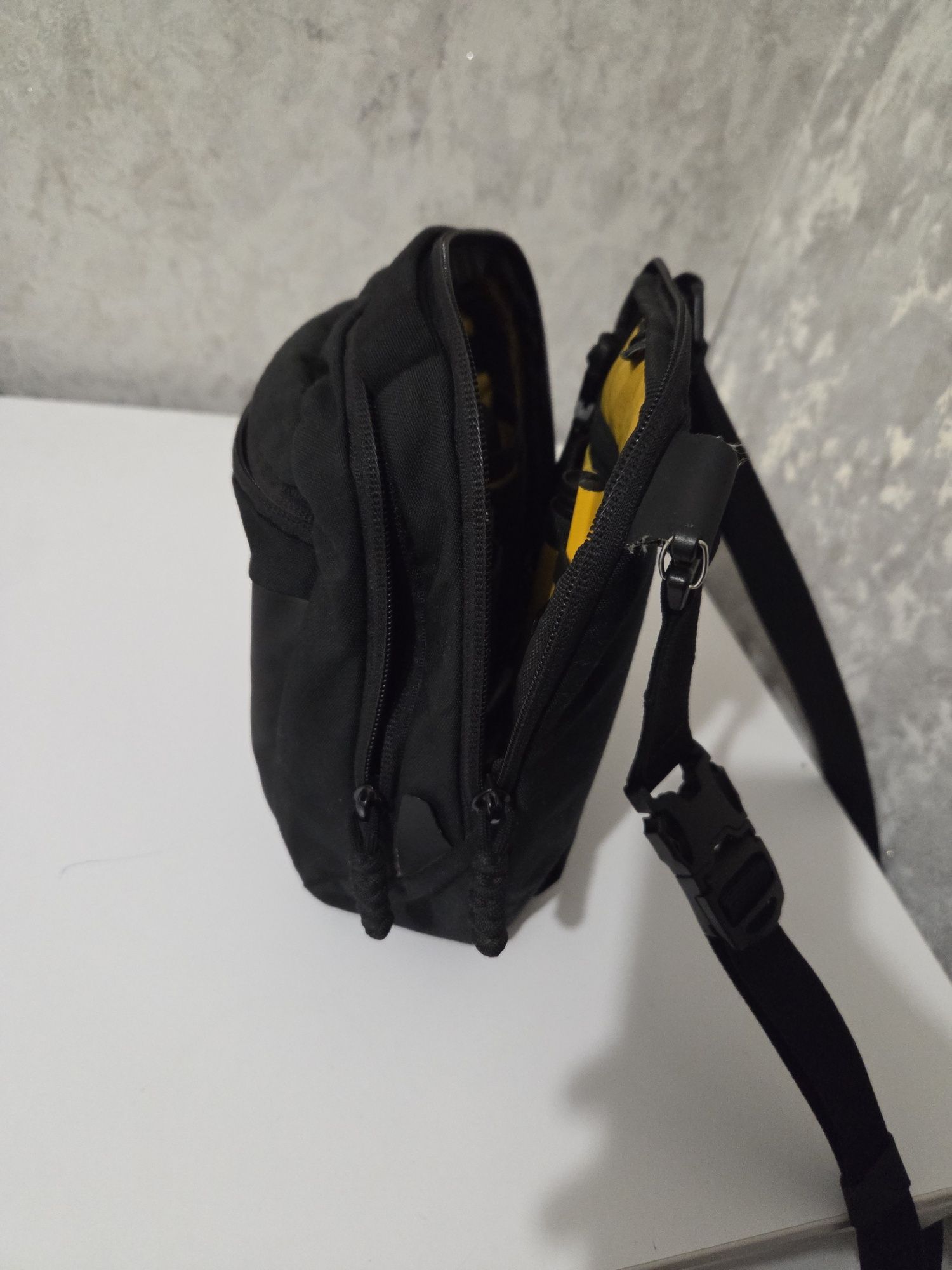 EDB EveryDayBag чорна сумка